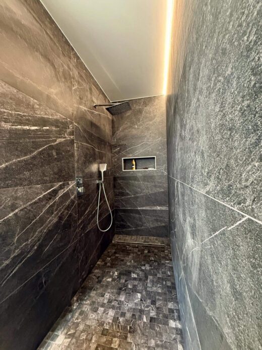 Rénovation de salle de bain à Perpignan par H2eau, expert en aménagement