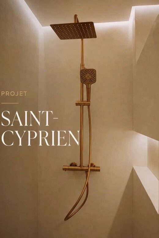 Salle de bain sur mesure et robinetterie dorée à Saint-Cyprien